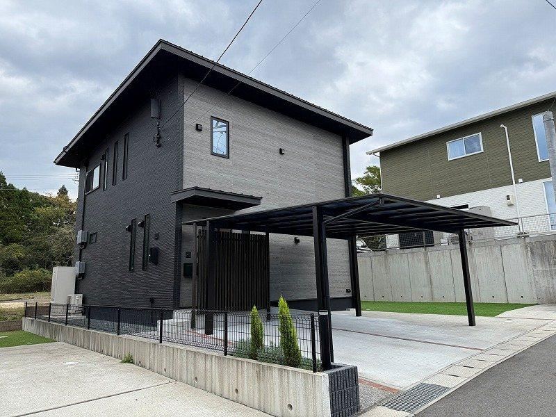 Modern 4LDK House in Quiet Neighborhood of Togawa - Photo 1