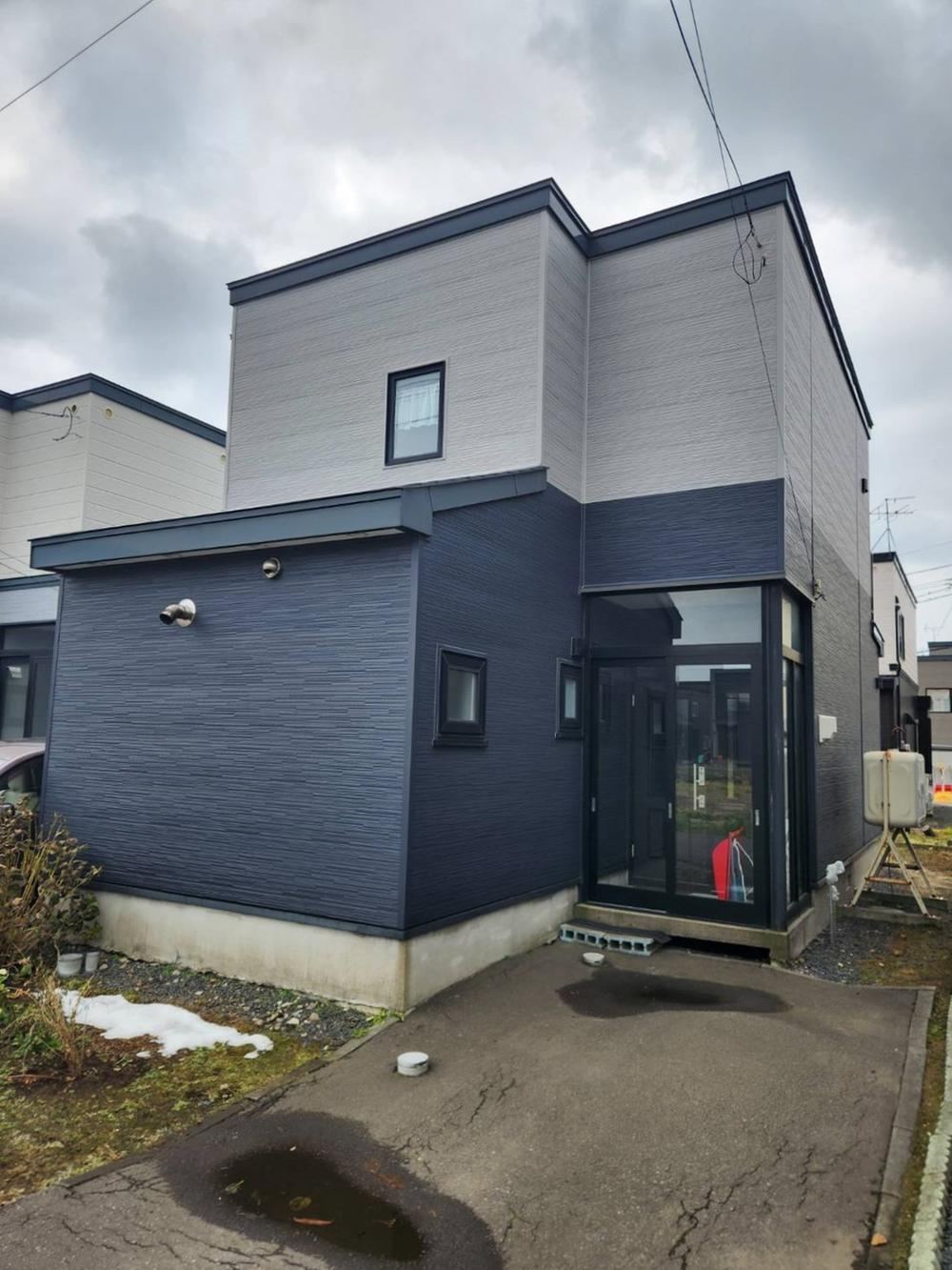 Charming 4LDK Detached House with Ample Parking - Photo 1