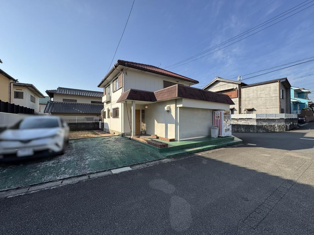 6DK House with Storefront in Ikukawa - Photo 1