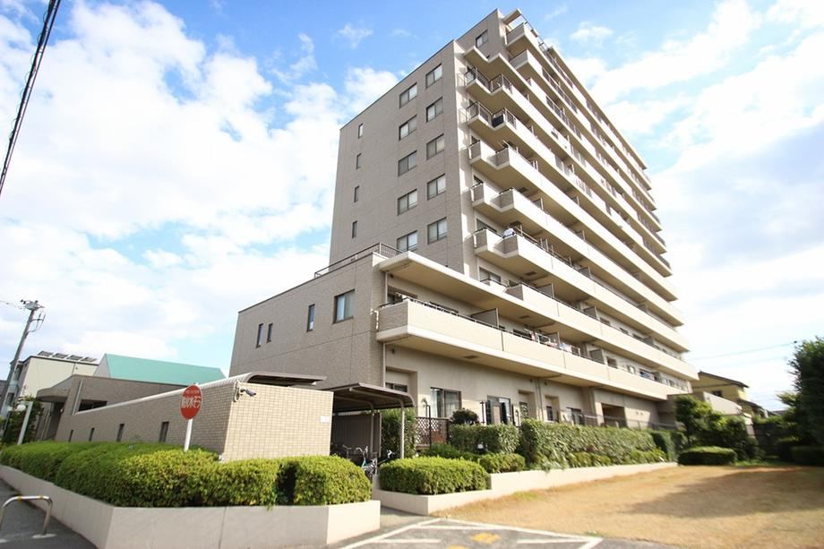 Bright 3LDK Apartment with Southern Exposure - Photo 1