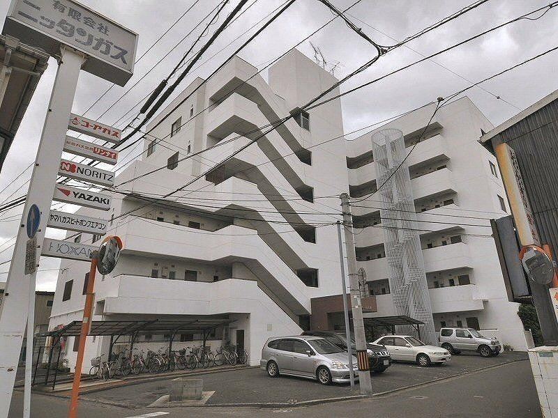 2LDK apartment in Matsuyama, Ehime - Photo 1
