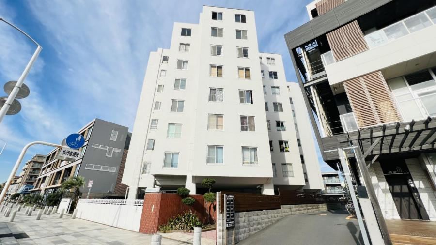 Spacious 3LDK Apartment with Ocean View in Fujisawa - Photo 1