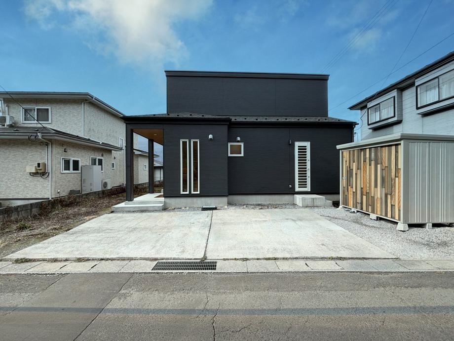 Versatile 3LDK Home in Tamaki - Photo 1