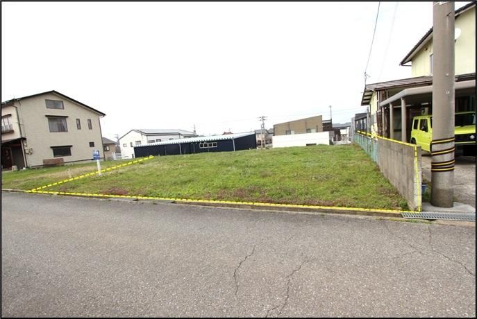 232 m² land in Komatsu, Ishikawa - Photo 1