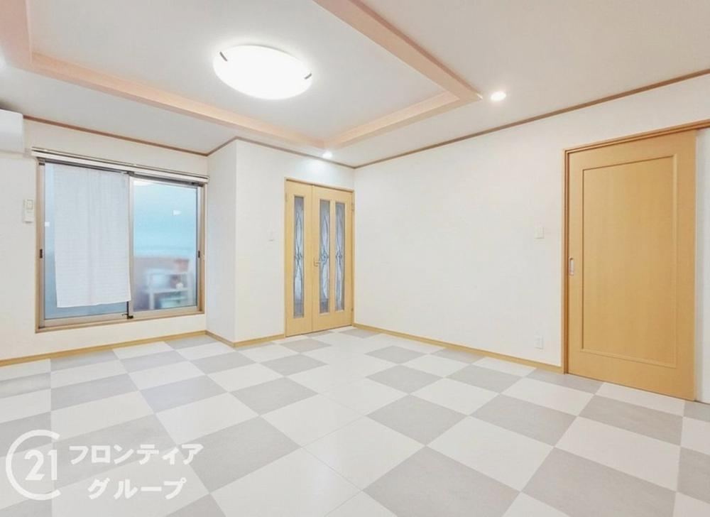 Spacious 4LDK with 21-tatami LDK in Tsurumi, Osaka - Photo 1