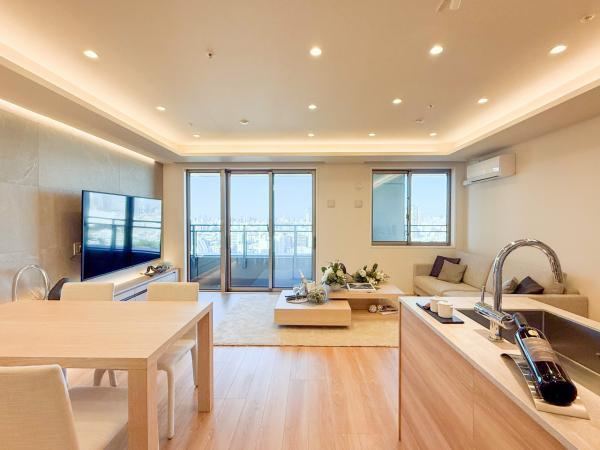 High-Floor 2LDK Apartment in Shinagawa - Photo 1