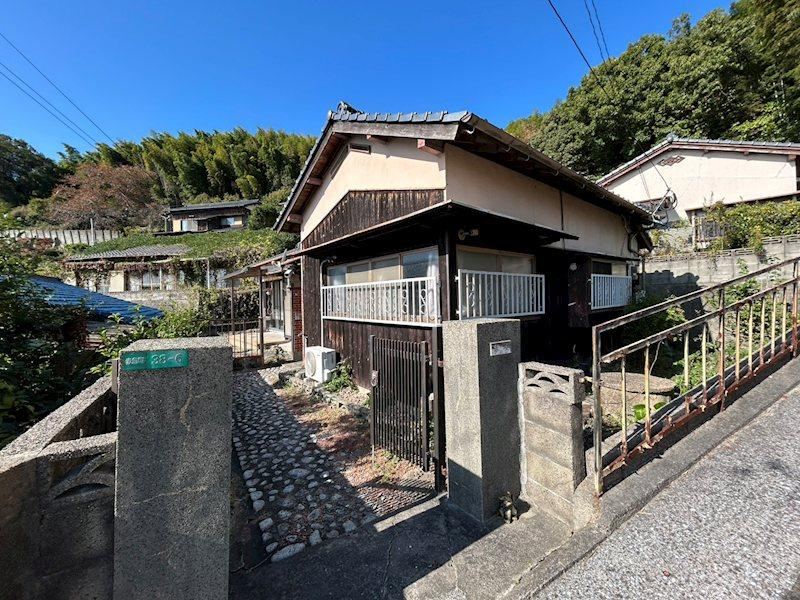 Spacious 4DK House in Akashima Town - Photo 1