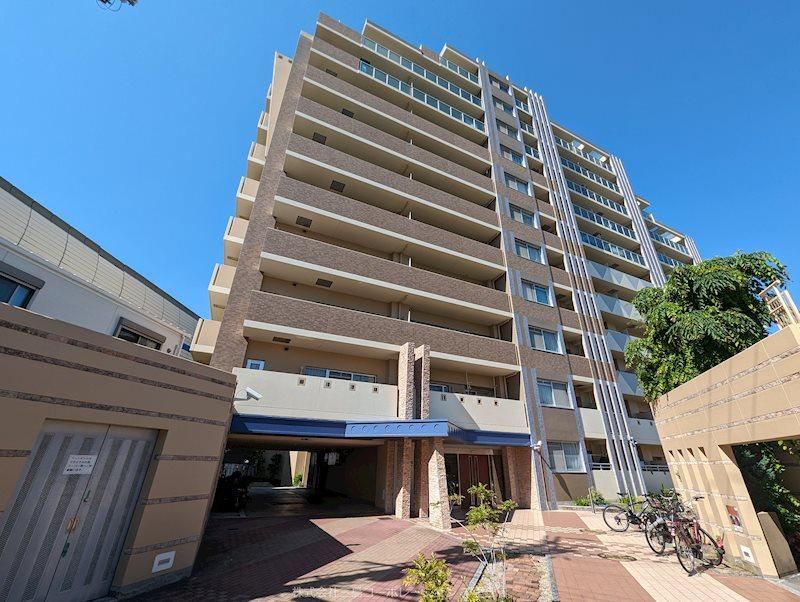 4LDK apartment in Suita, Osaka - Photo 1