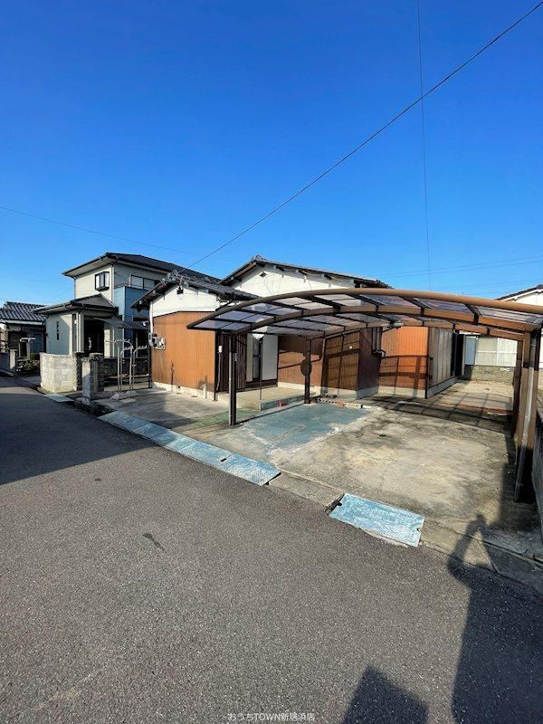 Conveniently Located 5DK House in Niihama - Photo 1