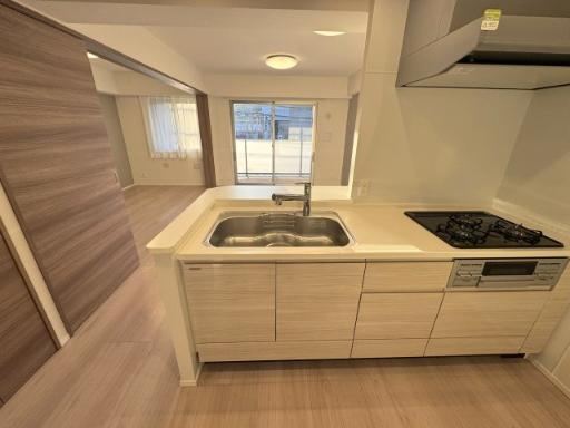 Stylish 2LDK Apartment with Shoe Closet - Photo 1