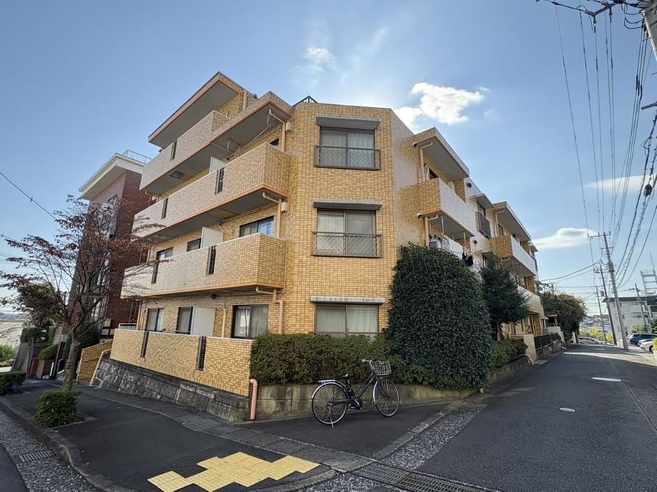 Renovated 4LDK Apartment in Miyazaki - Photo 1