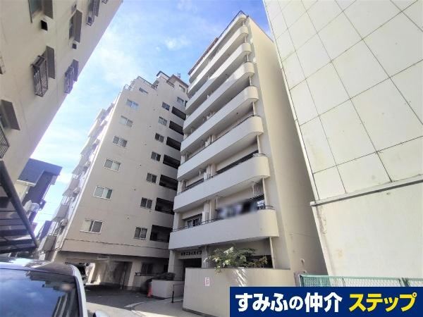 Bright 3LDK Apartment with Corner Unit in Nakano - Photo 1