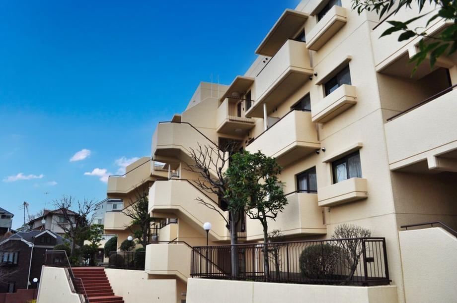 Spacious 3LDK Apartment in Mameguchidai, Yokohama - Photo 1