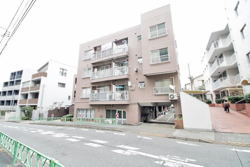 Recently Renovated 2K Apartment Near Nakano-Sakaue Station - Photo 1