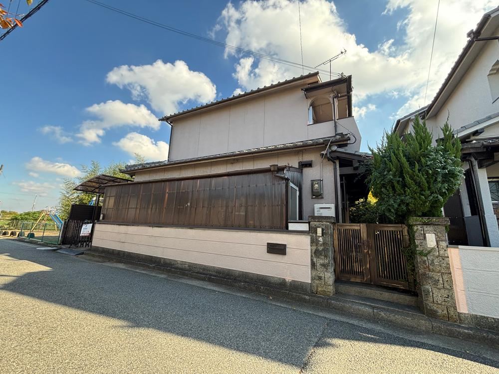 3LDK House in Hiraokacho - Photo 1