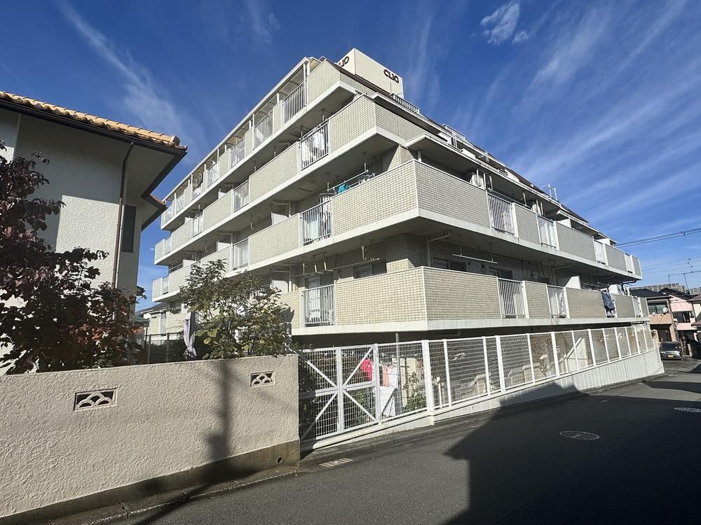 Convenient 3LDK Apartment Near Hashimoto Station - Photo 1