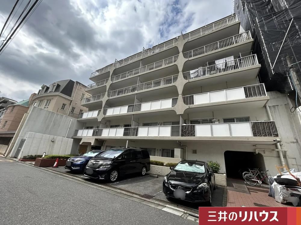 1LDK apartment in Minato Ward, Tokyo - Photo 1