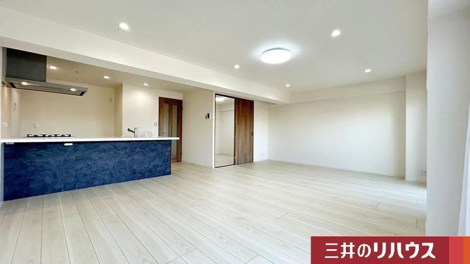 3LDK apartment in Suita, Osaka - Photo 1