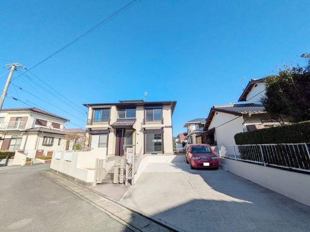 Spacious 4LDK Detached House with Garden in Kurume - Photo 1