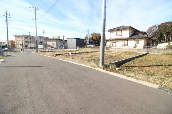 Versatile Land in Arakawa-Hongo - Photo 1