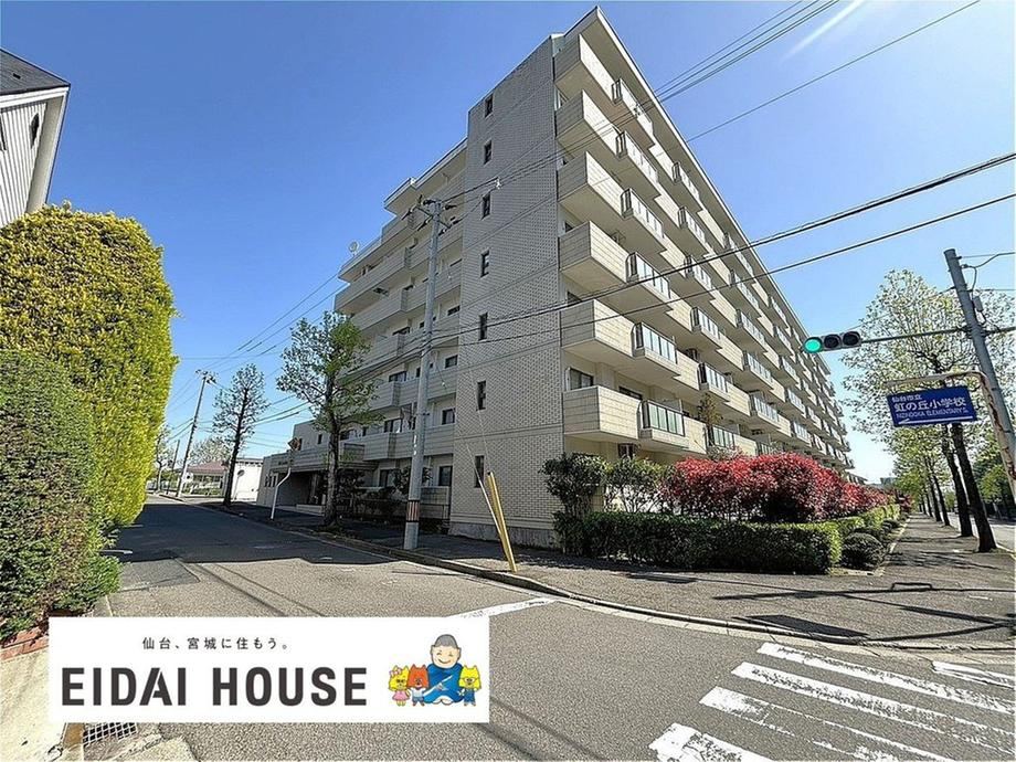 Upcoming Renovated 3LDK Apartment with Sunny Balcony - Photo 1