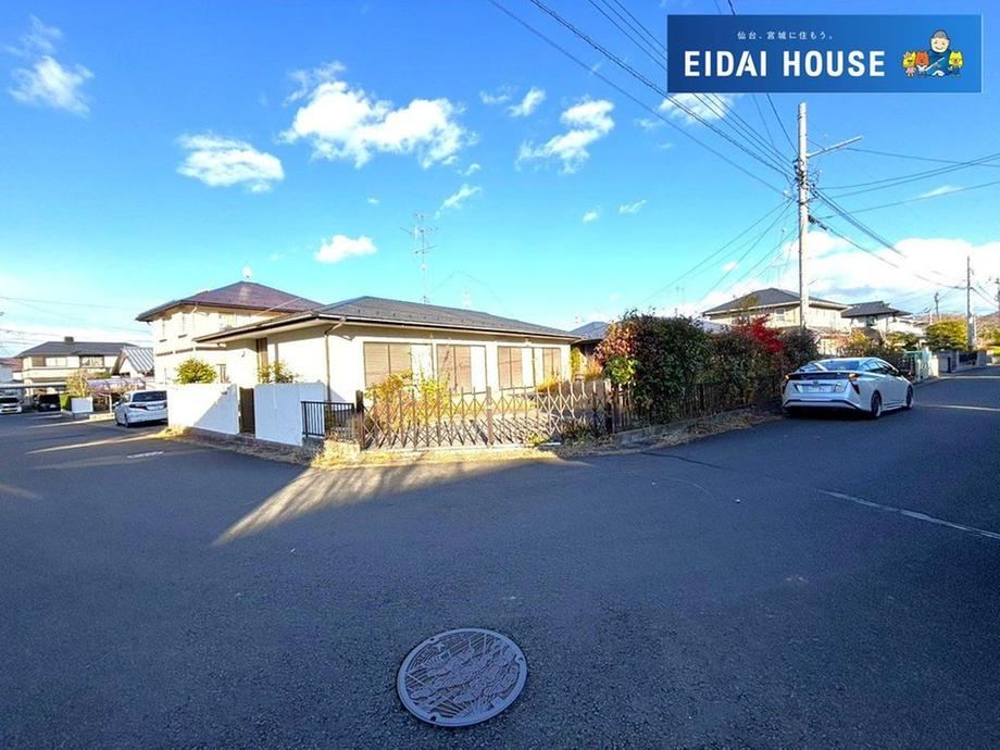 Spacious 4LDK House on Corner Lot - Photo 1