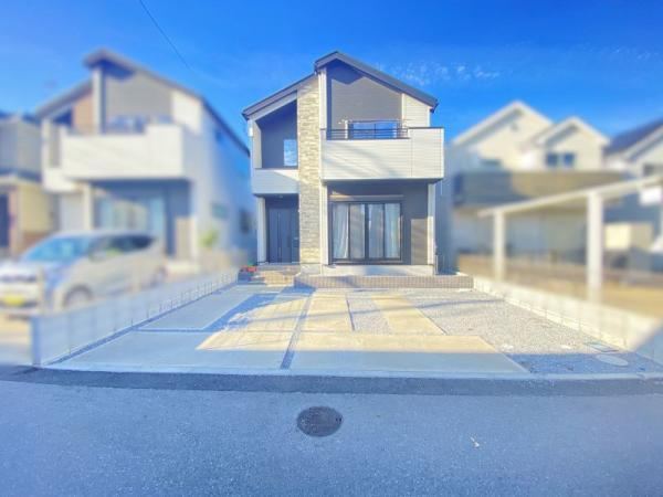 Spacious 4LDK Home with Ample Storage in Funabashi - Photo 1