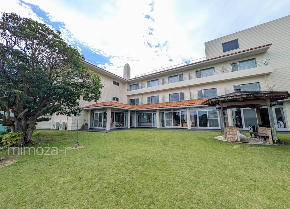 Large Hot Spring Resort with Ocean View - Photo 1