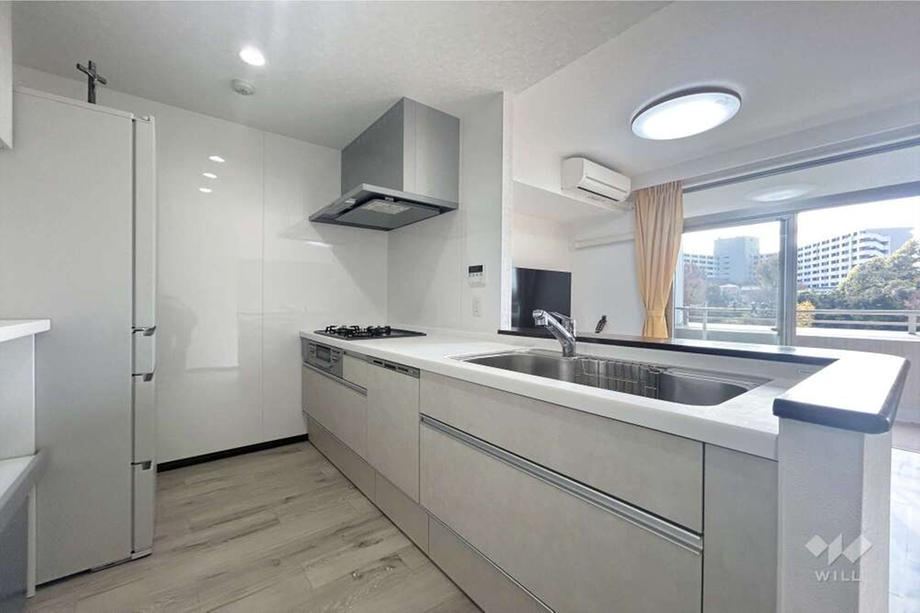 Renovated 3LDK Apartment in Akabane - Photo 1