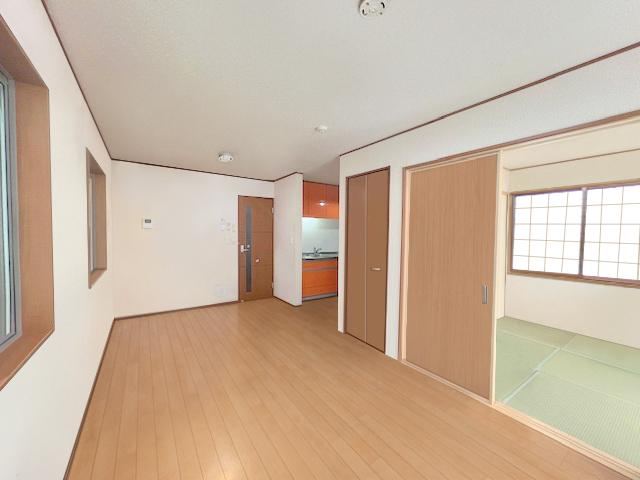 Eco-Friendly 3LDK House with Solar Power - Photo 1