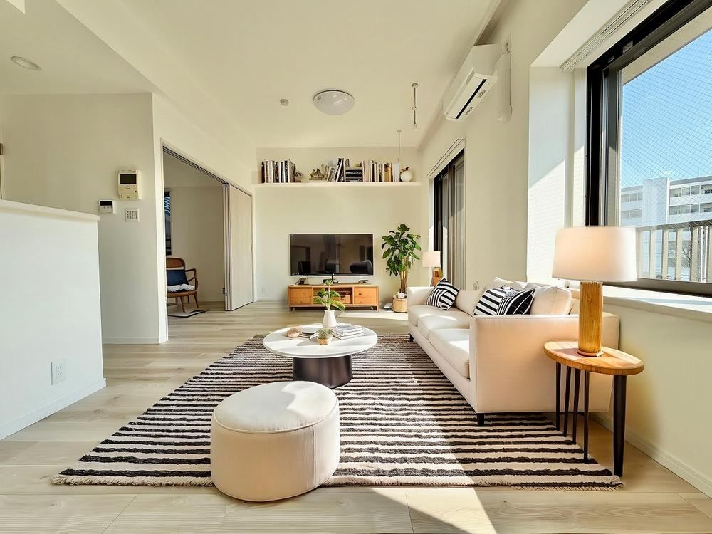 Fully Renovated 3LDK Apartment Near Keisei-Okubo Station - Photo 1