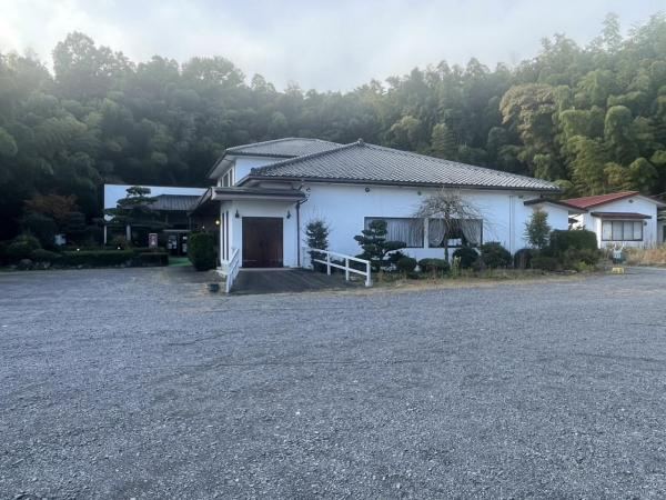 Commercial Property with Potential in Takaku-Ko - Photo 1