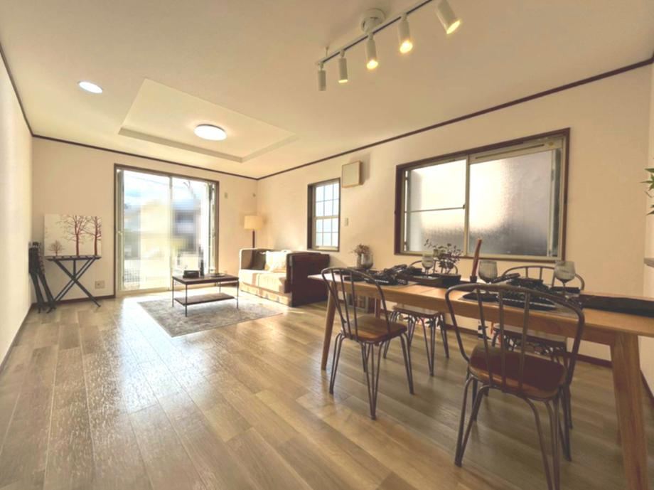 Renovated 4LDK Home with Scenic Views - Photo 1
