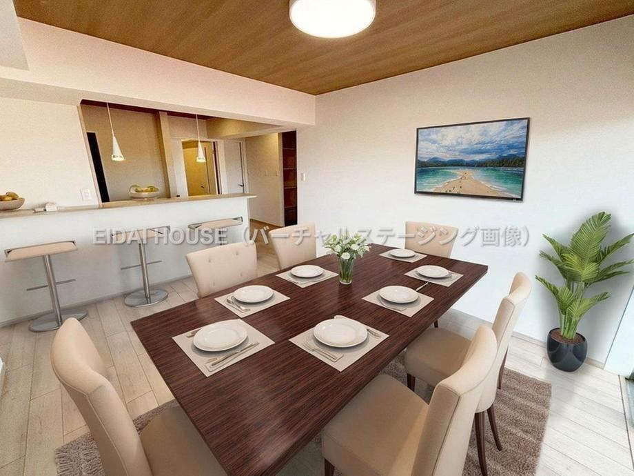 Renovated 2LDK Apartment with Ample Storage - Photo 1