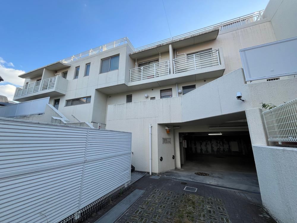 4LDK apartment in Takarazuka, Hyogo - Photo 1
