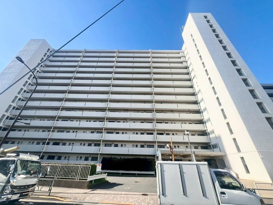 Spacious 2LDK in a Large Community in Nerima - Photo 1