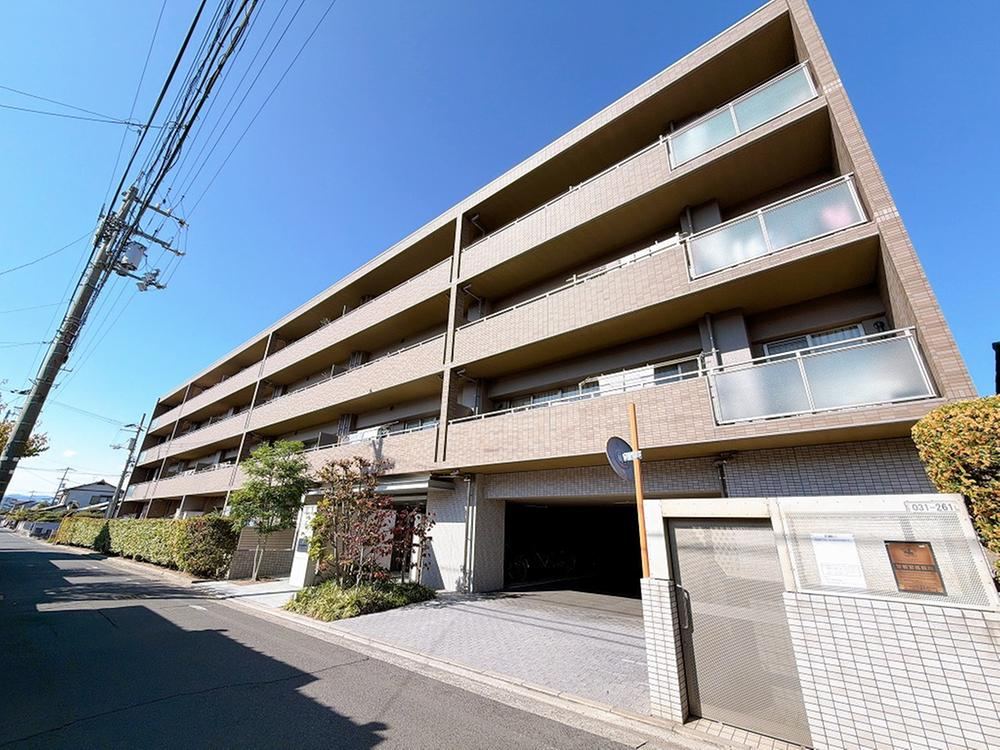 4LDK apartment in Takamatsu, Kagawa - Photo 1