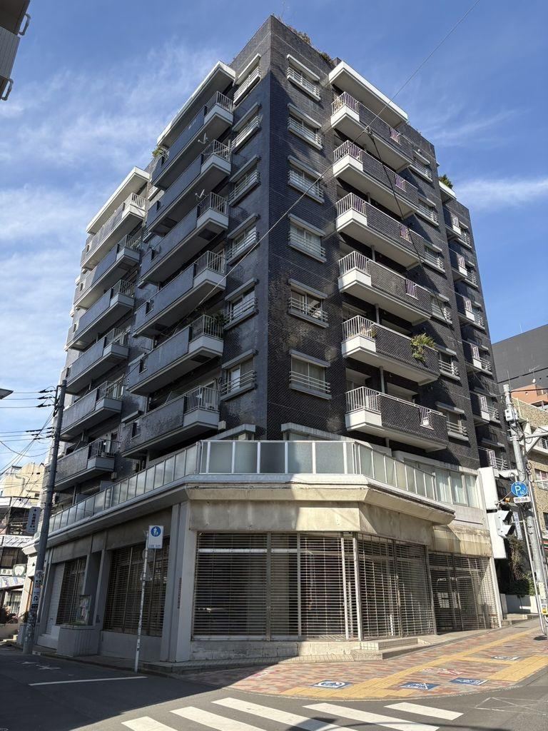 Fully Renovated 1LDK Apartment in Koenji Minami - Photo 1