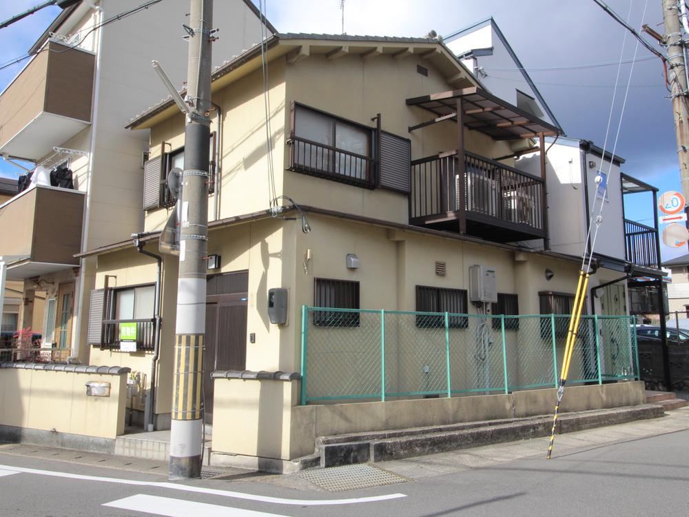 Corner Lot 4K House in Yamashina, Kyoto - Photo 1