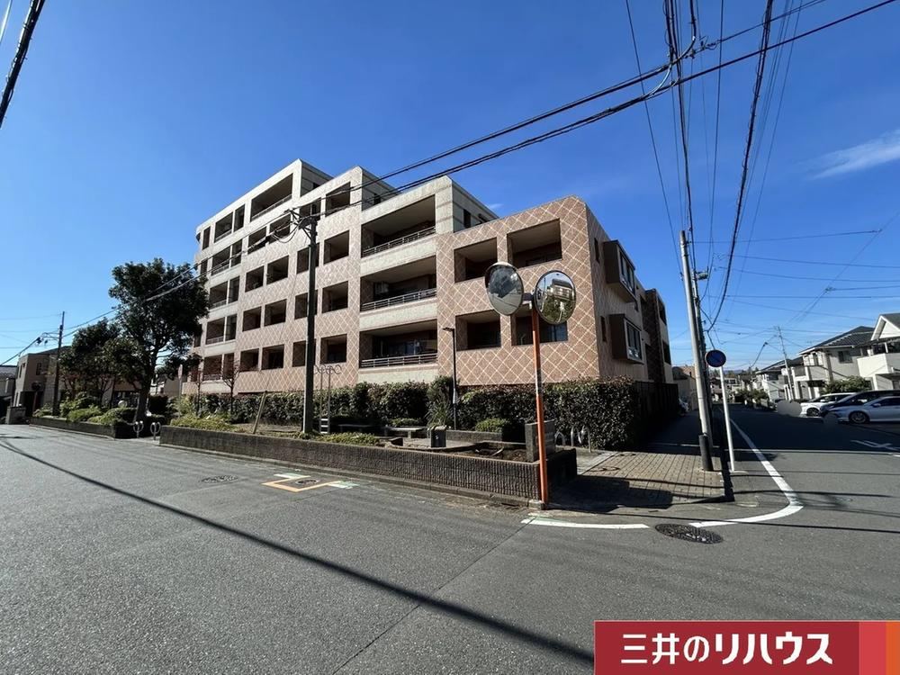 Spacious 3LDK Apartment in Hoshigaoka - Photo 1