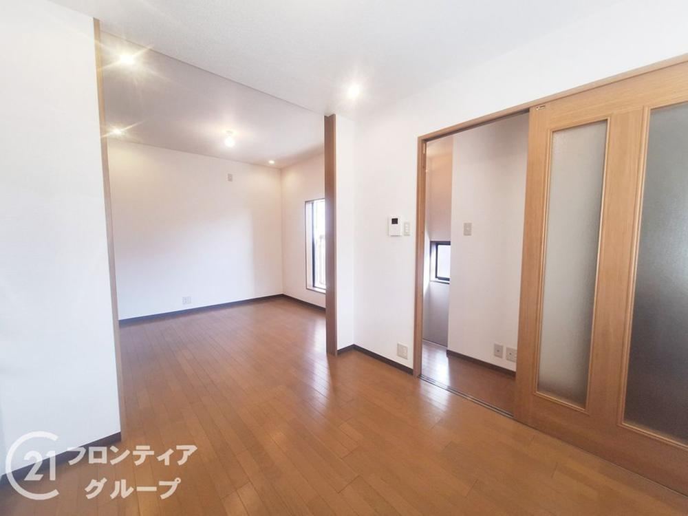 Stylish 5LDK House on a Corner Lot in Minami, Kyoto - Photo 1
