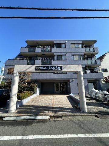 Bright 1DK Apartment with Top Floor Location in Ota City - Photo 1
