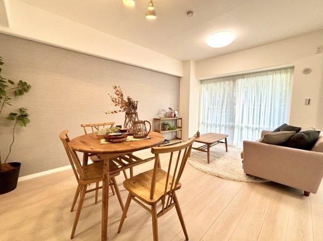 Bright 3LDK Apartment with Good Ventilation - Photo 1