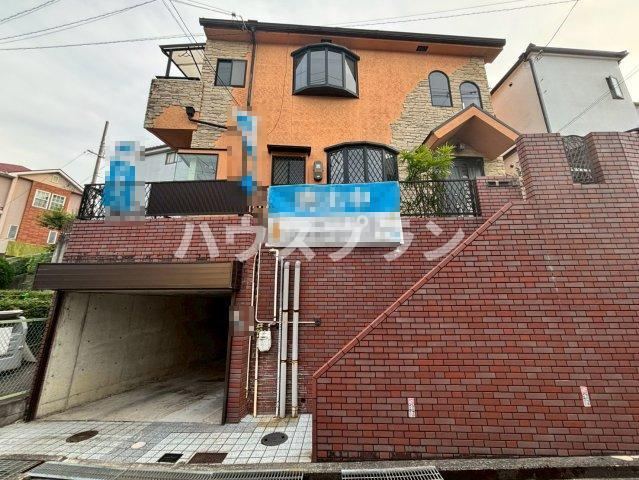 Spacious 4LDK with Garage in Neyagawa - Photo 1