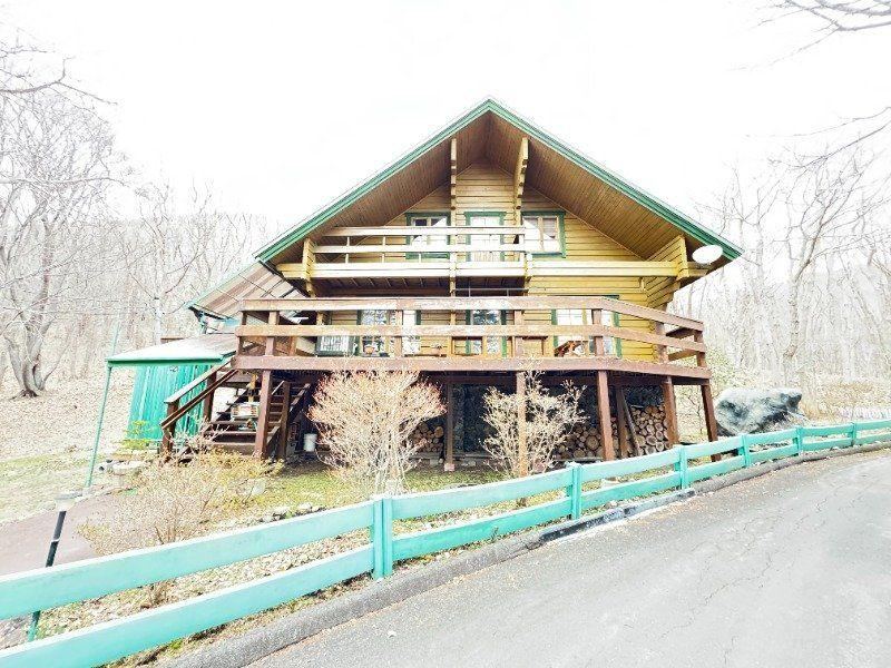 Charming 2LDK+S Log House Surrounded by Nature - Photo 1