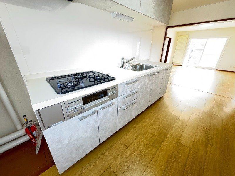 Recently Renovated 3LDK Apartment in Nishi, Sapporo - Photo 1
