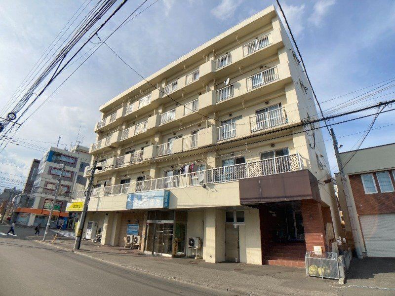 Bright 1LDK Apartment Steps from Hiragishi Station - Photo 1