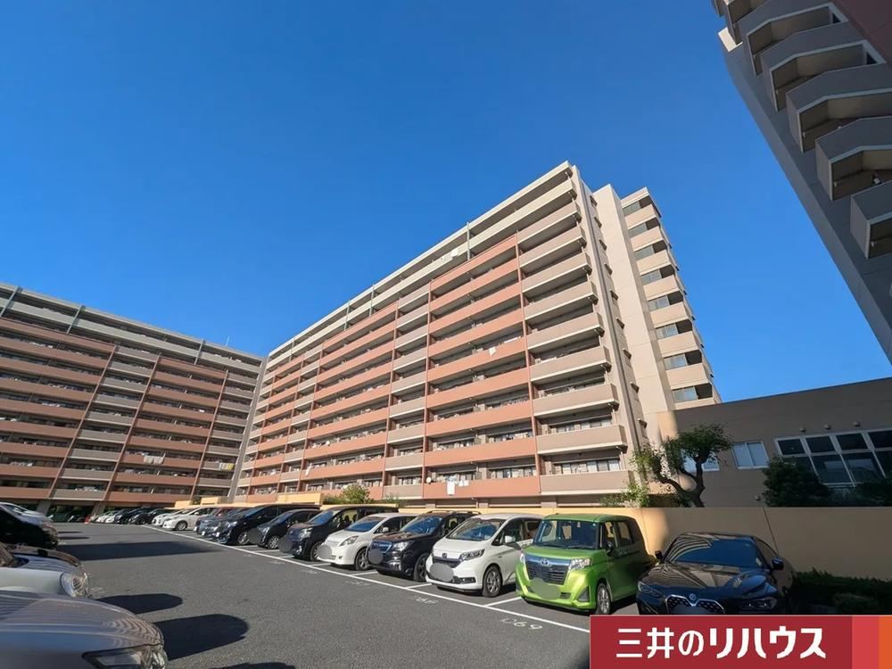 Spacious 2LDK Apartment in Shinko - Photo 1