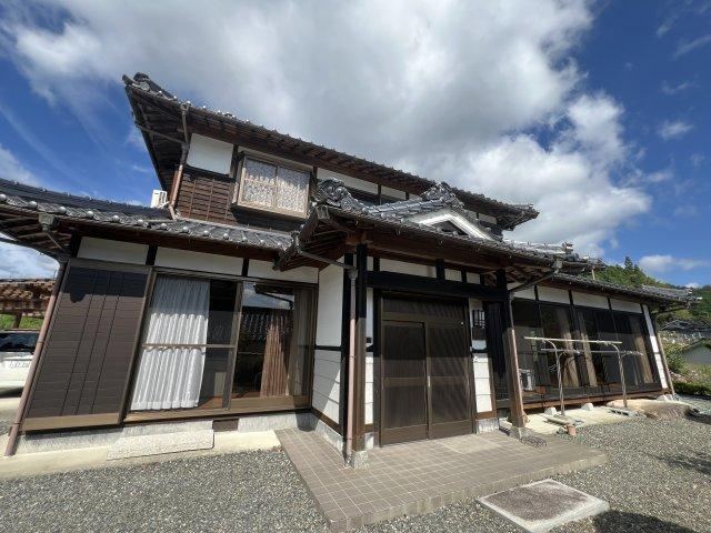 Spacious 8DK Home in Kamo Town - Photo 1