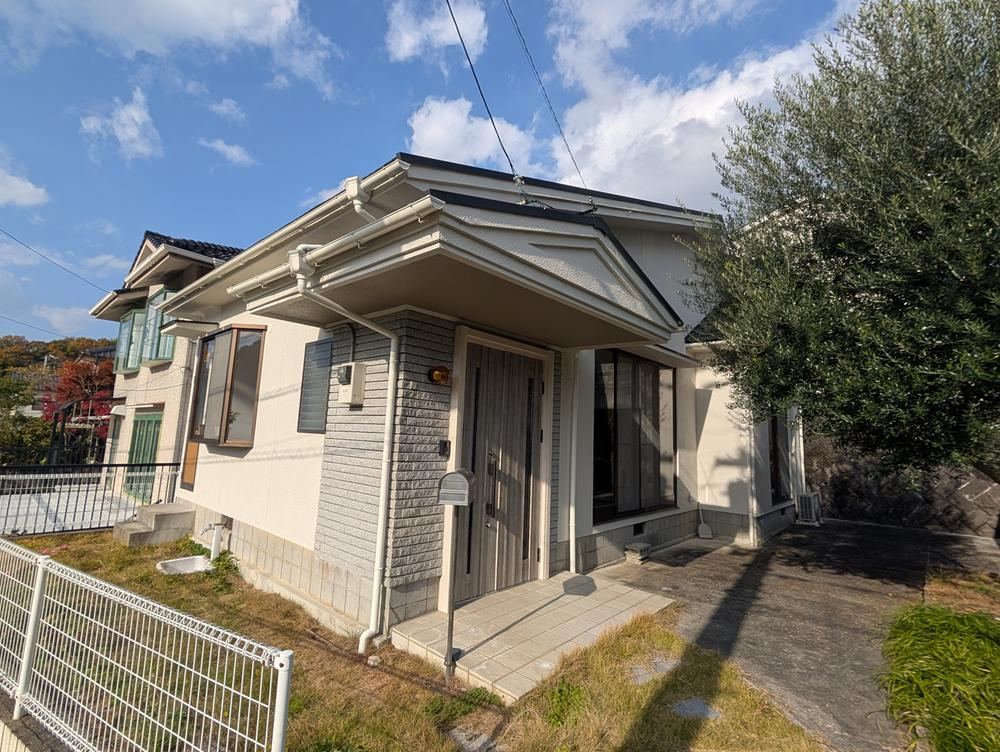 Charming 2LDK Home Ready for Immediate Occupancy - Photo 1